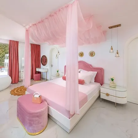 Villa Rosy Dreamy Ultra Luxury Kaş